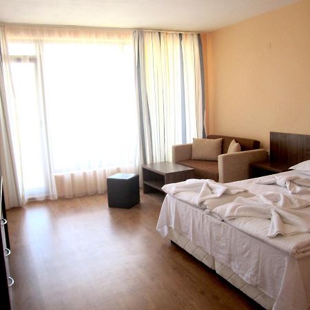 Hotel Coop Central Obzor Exterior foto