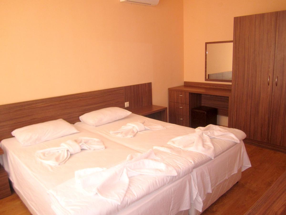 Hotel Coop Central Obzor Exterior foto